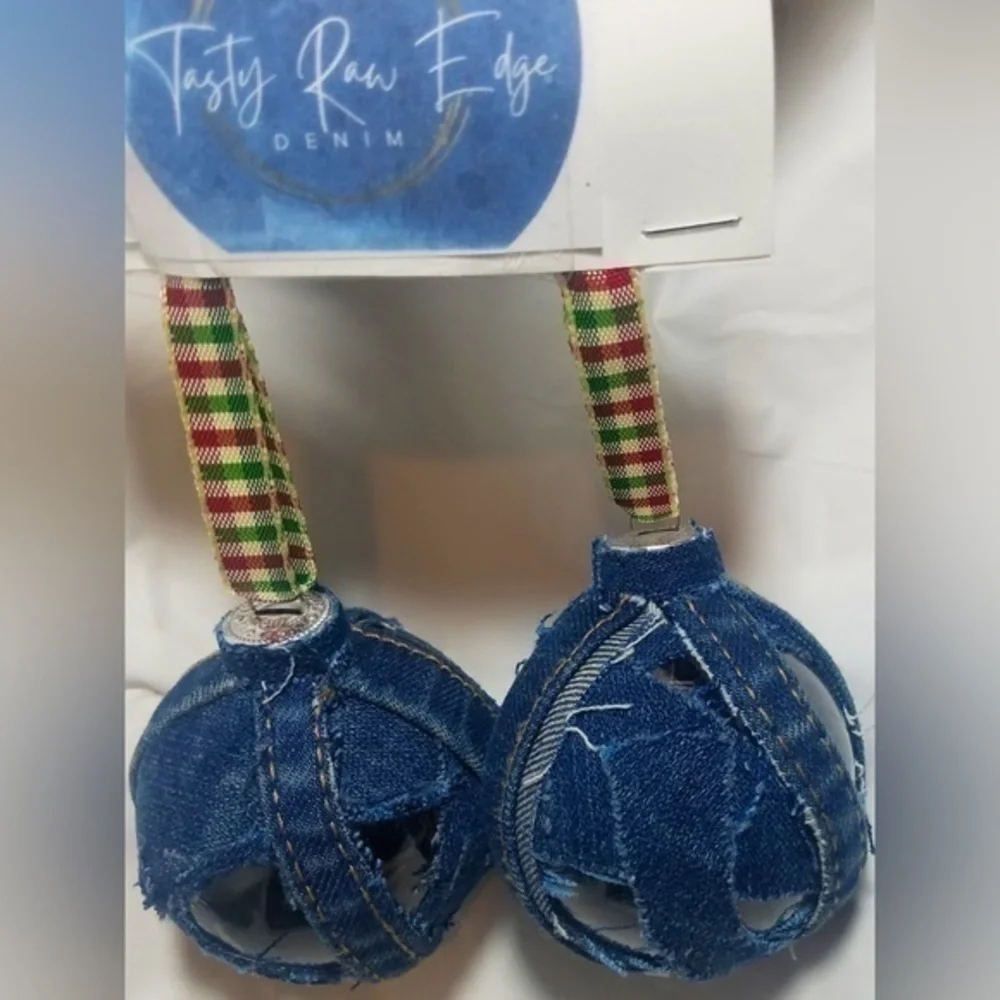 Tasty Raw Edge Denim Windowed Bulb Ornament Set